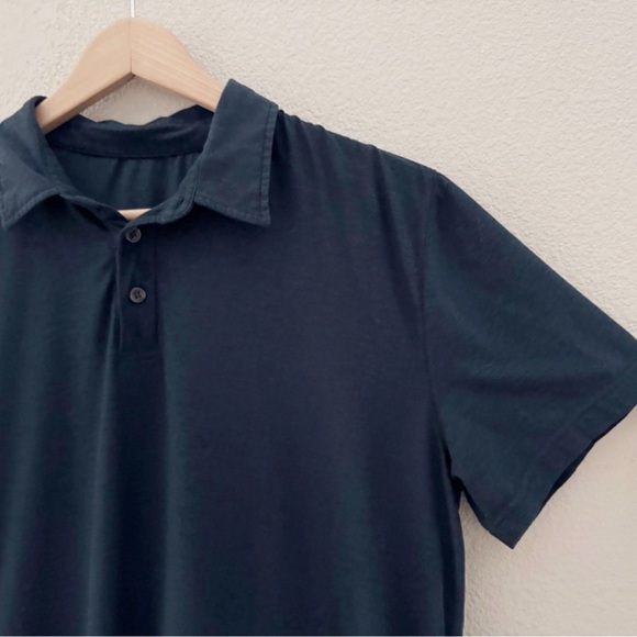 Vuori Strato Tech Polo Shirt Henley Med Blue Short Sleeve Classic Golf Casual - Picture 7 of 9